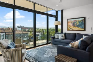 Photo #5: 6930945 Listing 