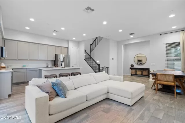 MLS: 6931014 Condo For Sale
