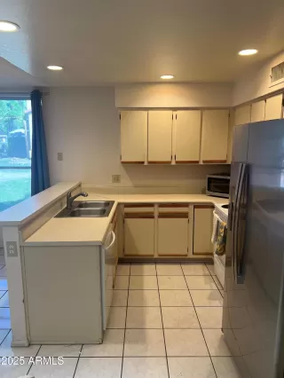 More Details about MLS # 6931095 : 1717 E UNION HILLS DRIVE#1068