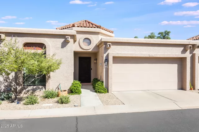 MLS: 6931144 Condo For Sale