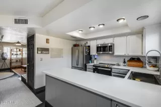 Photo #5: 6931165 Listing