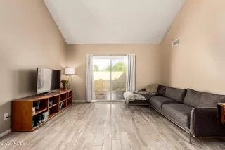 Photo #5: 6931307 Listing