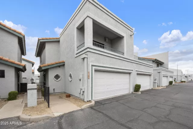 MLS: 6931411 Condo For Sale