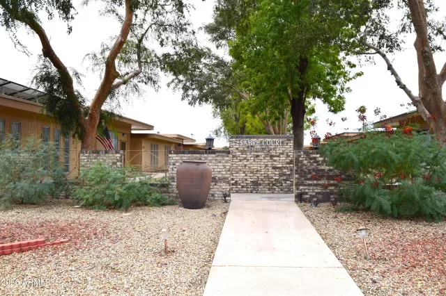 MLS: 6931433 Condo For Sale