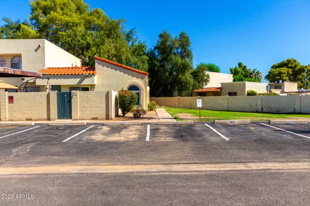 MLS: 6931546 Condo For Sale