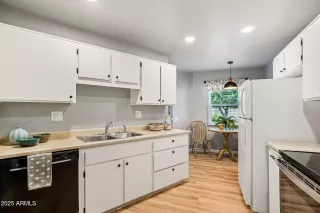 Photo #6: 6931637 Listing