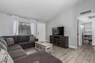 Photo #2: 6931812 Listing 