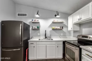 Photo #5: 6931812 Listing 