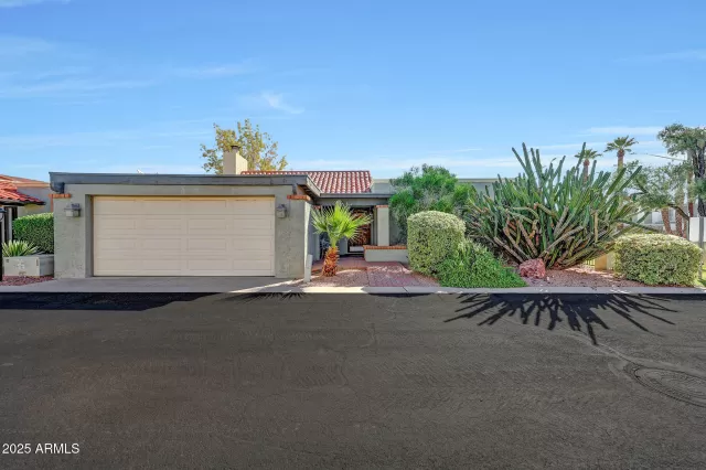 MLS: 6931830 Condo For Sale