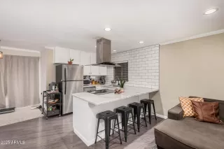 Photo #5: 6932003 Listing