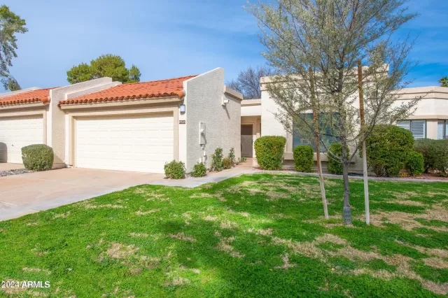 MLS: 6932026 Condo For Sale