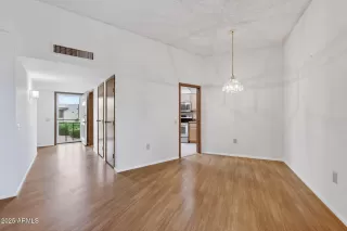 Photo #6: 6932101 Listing 