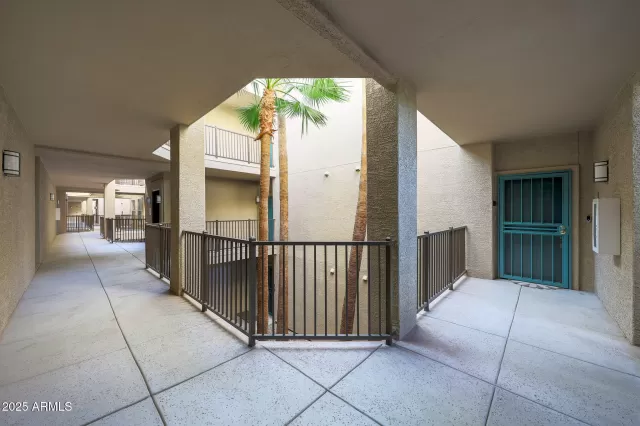 MLS: 6932352 Condo For Sale