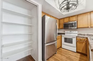 Photo #6: 6932435 Listing 