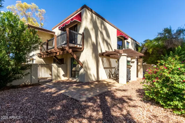 MLS: 6932452 Condo For Sale