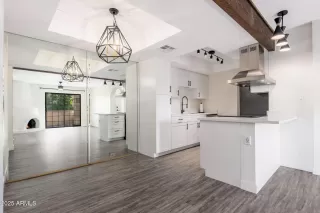 Photo #6: 6932590 Listing 