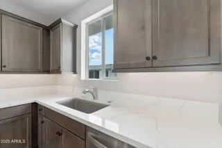 Photo #4: 6932659 Listing 