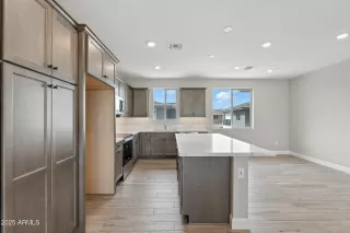 Photo #5: 6932659 Listing 