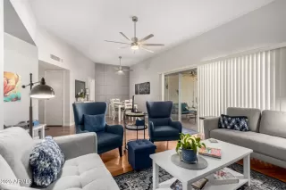 Photo #4: 6932660 Listing