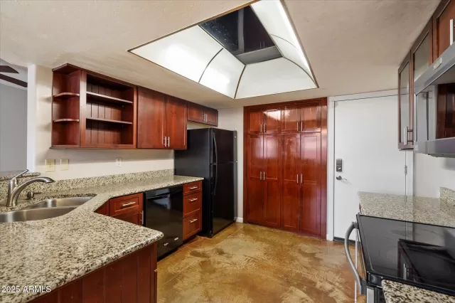 MLS: 6932773 Condo For Sale