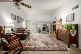 Photo #6: 6933256 Listing