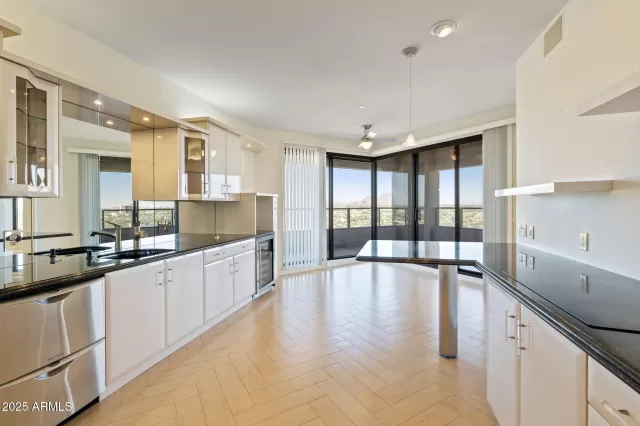 MLS: 6933633 Condo For Sale