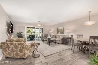 Photo #5: 6933768 Listing