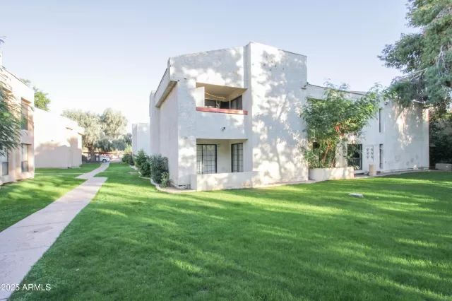 MLS: 6933858 Condo For Sale