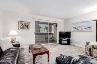 Photo #5: 6933982 Listing 