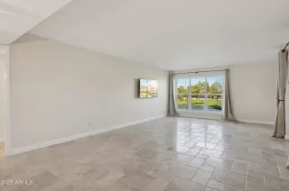 Photo #5: 6933999 Listing