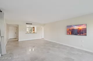 Photo #6: 6933999 Listing