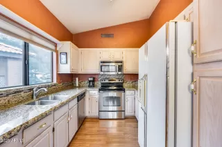 Photo #5: 6934028 Listing