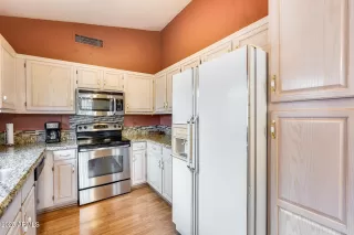 Photo #6: 6934028 Listing