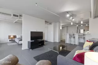 Photo #4: 6934377 Listing