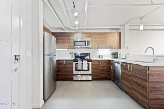 Photo #5: 6934377 Listing