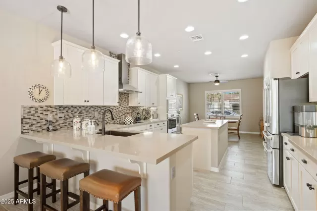 MLS: 6934703 Condo For Sale