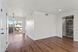 Photo #3: 6934912 Listing