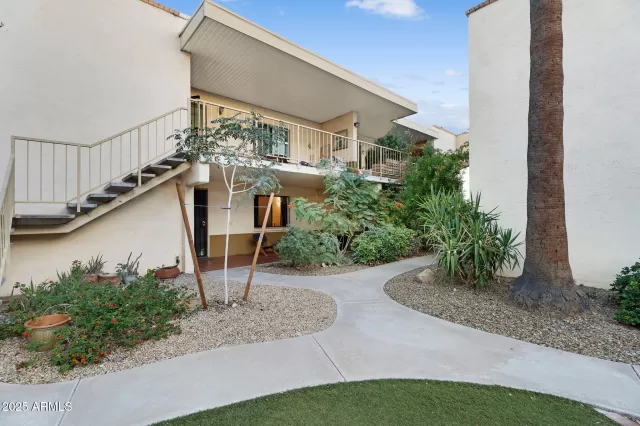 MLS: 6934944 Condo For Sale