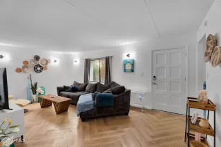 Photo #3: 6934944 Listing