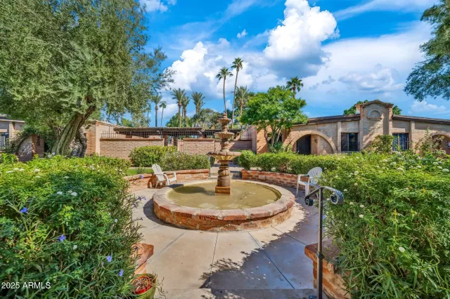 MLS: 6935048 Condo For Sale