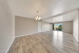 Photo #5: 6935097 Listing 