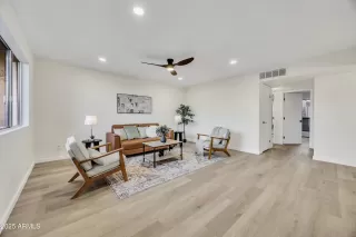 Photo #5: 6935217 Listing