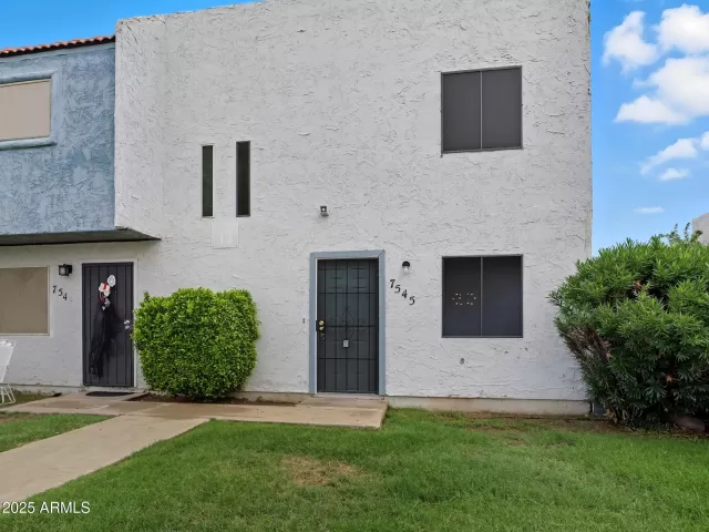 MLS: 6935245 Condo For Sale