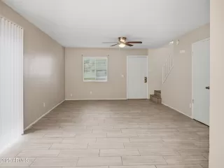 Photo #6: 6935245 Listing