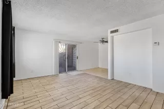 Photo #3: 6935248 Listing 