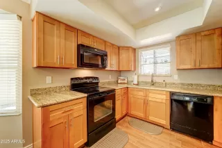 Photo #6: 6935343 Listing