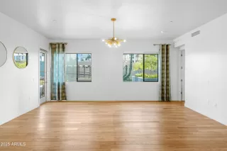 Photo #6: 6935441 Listing 