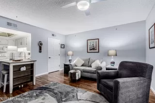 Photo #4: 6935553 Listing