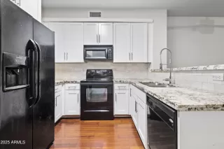 Photo #5: 6935569 Listing 