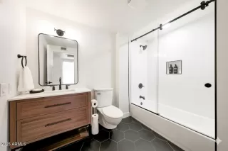 Photo #3: 6935619 Listing 